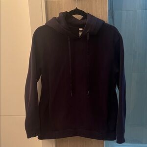 Lululemon Women’s Hoodie in Navy Blue. Size 8.